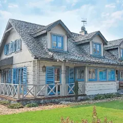 Ile kosztuje przeniesienie domu drewnianego? Sprawdź koszty i czynniki