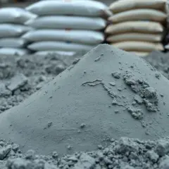 Ile cementu na m³ betonu B20? Sprawdź proporcje i uniknij błędów