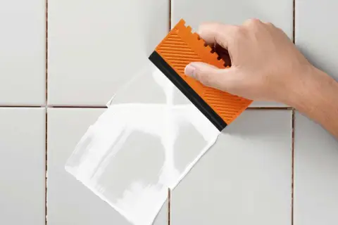 Fuga epoksydowa czy ceramiczna? Porównanie i wybór idealnej