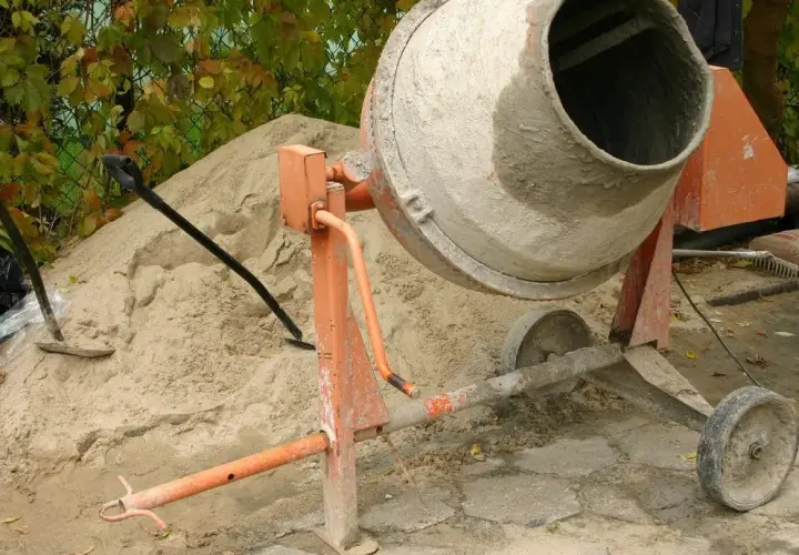 Jak zrobić mocny beton B25? Proporcje, mieszanie i pielęgnacja