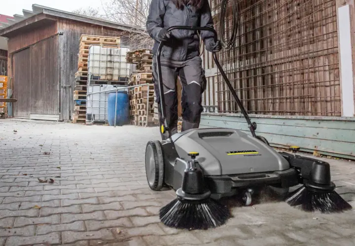 Jaka zamiatarka do kostki brukowej? Wybierz idealną dla siebie