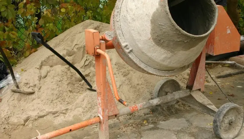 Jak zrobić mocny beton B25? Proporcje, mieszanie i pielęgnacja