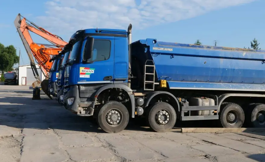 Ile kosztuje wywrotka żwiru? Ceny, transport i rodzaje