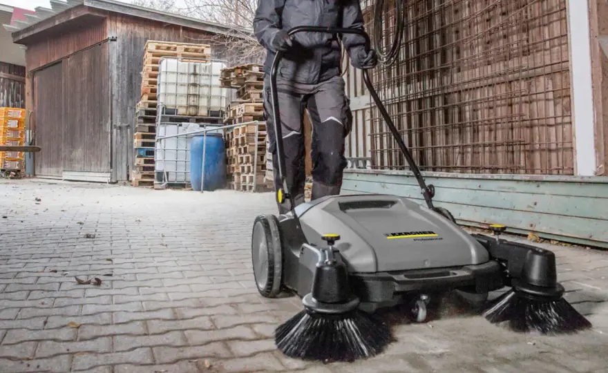 Jaka zamiatarka do kostki brukowej? Wybierz idealną dla siebie
