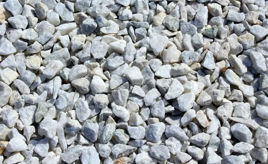 Ile kosztuje tona kruszywa na drogę? Ceny, rodzaje i porady
