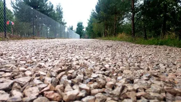 Zdjęcie Podjazd z kruszywa krok po kroku: koszt, wykonanie DIY i porady