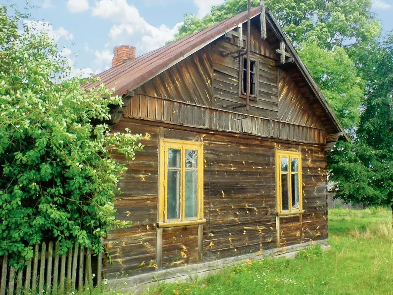 Zdjęcie Czym obić stary dom drewniany? Przewodnik po materiałach i stylach